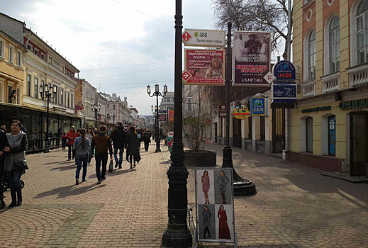 С центральной улицы Нижнего Новгорода разгоняют лошадей и торовцев