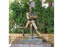 «Стал коллаборантом орков»: появилось «объяснение», почему украинцы снесли памятник Булгакову-киевлянину