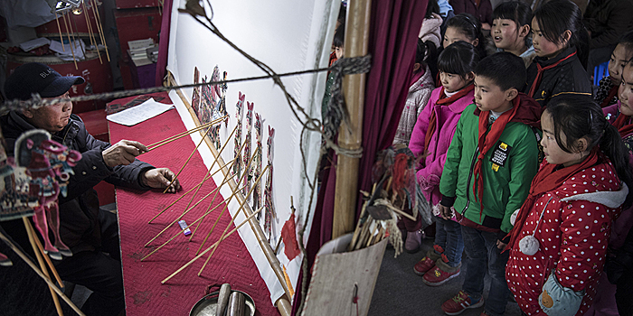 Спектакль театра теней о музыкальной драме сяньцзыцян