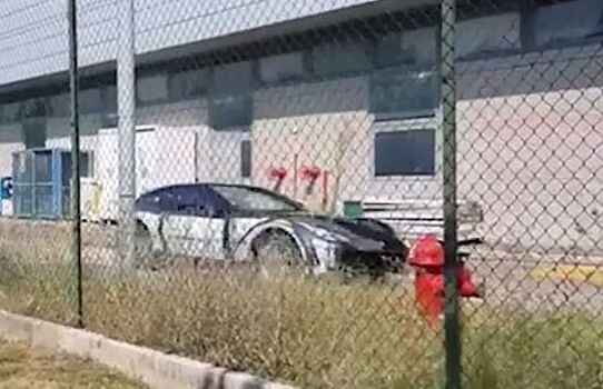 Тестовый гибрид Ferrari Purosange SUV попал в прицел шпионских камер