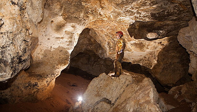 Без сталактитов, но красивая: как выглядит пещера под "Тавридой"