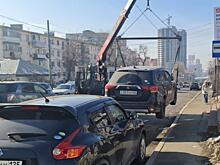 Парковаться здесь больше нельзя. Эвакуатор будет забирать все машины в этом районе