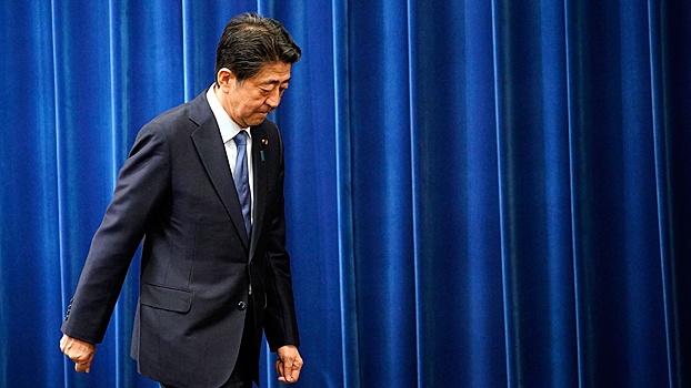 Экс-посол Японии рассказал, как Абэ выступал против антироссийских санкций