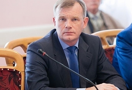 Глава дептранса Омска Кормилец заявил, что ситуация с пробкой на мосту у Телецентра нормализуется через 2-3 ...