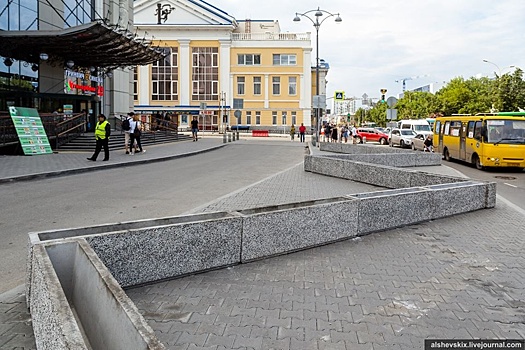 В Екатеринбурге пешеходам открыли путь мимо "Гринвича" по 8 Марта