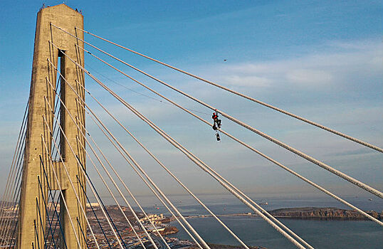 Министр Чекунков назвал обледенение моста во Владивостоке уникальным. Так ли это?