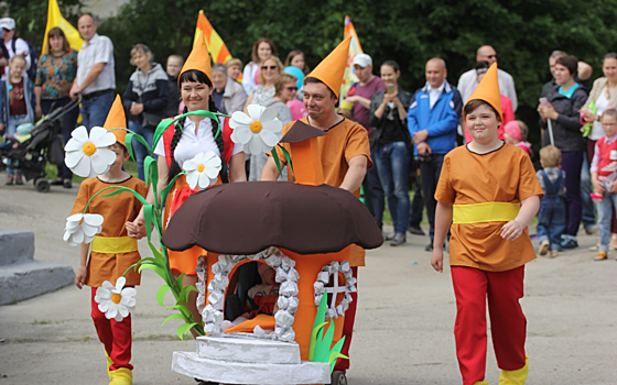 На фестивале «ВоСемья!» в Рязани устроили парад колясок