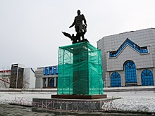 Памятнику маршалу Покрышкину убрали с площади Маркса в Новосибирске