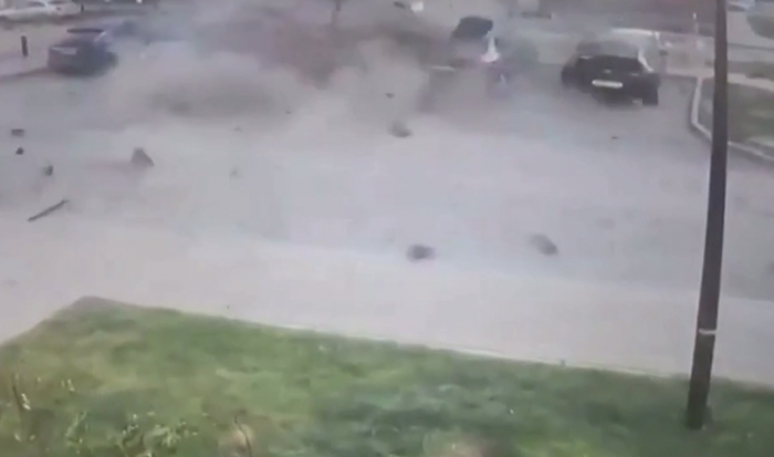 На камеры видеонаблюдения попал момент взрыва автомобиля в Волгограде