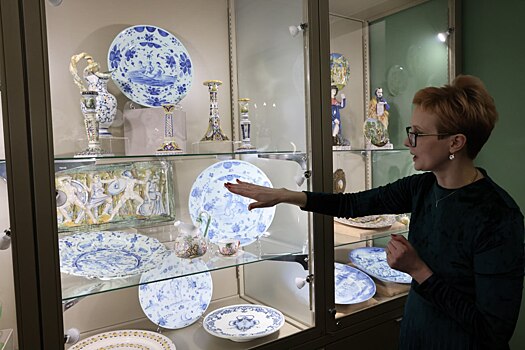В Нижегородском музее-заповеднике представили открытое хранение фонда фарфора и стекла