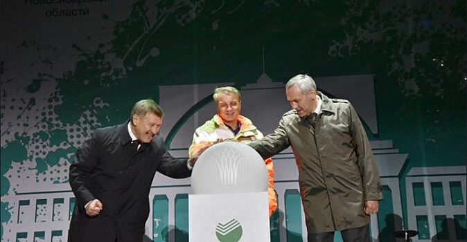 Андрей Травников, Анатолий Локоть и Герман Греф открыли фонтан в ЦПКиО