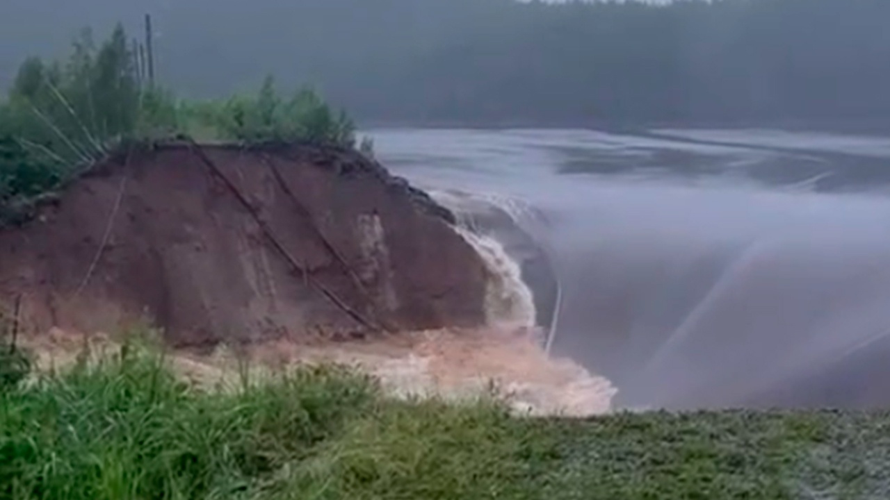 Власти озвучили причину разрушения плотины в Челябинском области