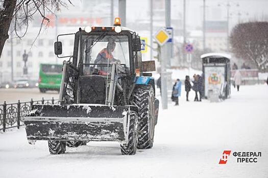 В Нижневартовске мужчина подрался со снегоуборочной машиной