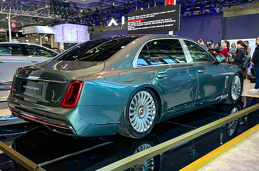 Обещаны две гибридные силовые установки — с трёхлитровым 394-сильным двигателем FAW и с V8 4.0 мощностью 490 лошадиных сил. Оба мотора совмещены с восьмидиапазонным автоматом и полным приводом.