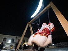 Как Дед Мороз на качелях Луну летал