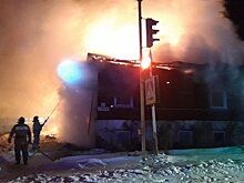 В Уржуме в пожаре погибла женщина, 5 жильцов дома спасли