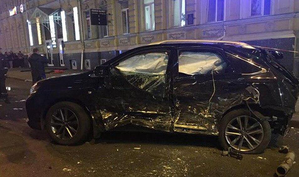 18 октября внедорожник Lexus врезался в толпу в центре Харькова