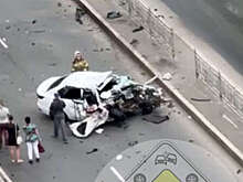 В Самаре на видео сняли разорванную на части машину после жесткого столкновения