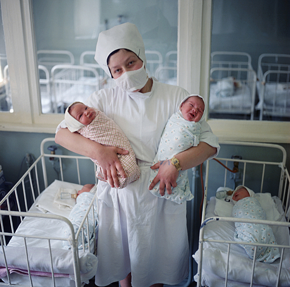 Медсестра комнаты новорожденных Татьяна Жмученко, 1981 год