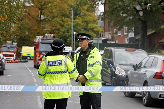 Кир Стармер возвращается в Британию на фоне новостей о нападении на синагогу