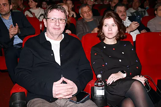 Ширвиндта раскритиковали за брак с молодой журналисткой