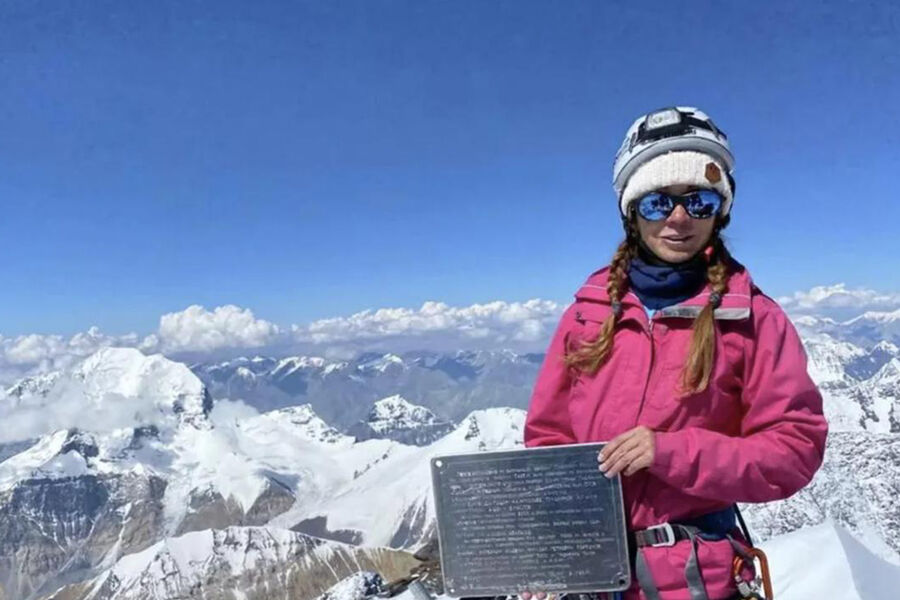 Российская альпинистка Наговицина погибла на пике Победы