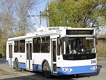 Троллейбус подвинул женщину на переходе в Кирове