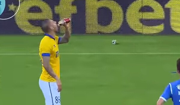 Болгарский футболист хлебнул пивка и забил гол перед свистком