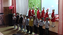 Школьники и дошколята поздравили с праздником вологжан «серебряного возраста»