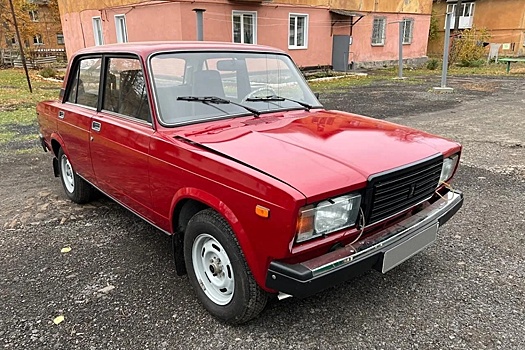 В продаже появился ВАЗ-2107 1990 года с пробегом 300 км