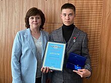 Студента из Кумён наградили медалью за спасение двух утопающих