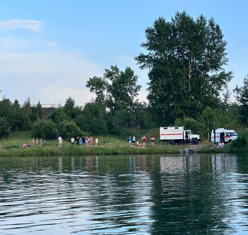 Кемеровчане приняли пьяного мужчину в кустах на Красном озере за утопленника