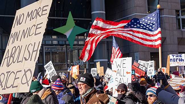 Протесты против иммиграционной службы охватили несколько городов США