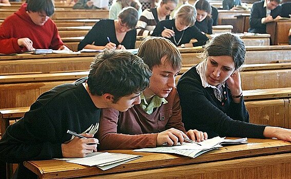 Выпускники нижегородских вузов не торопятся уезжать на заработки в другие регионы