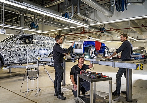 Крошечный Rolls-Royce прошел первое техобслуживание