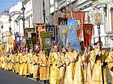 В Петербурге в день памяти Александра Невского прошел крестный ход