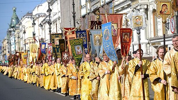 В Петербурге в день памяти Александра Невского прошел крестный ход