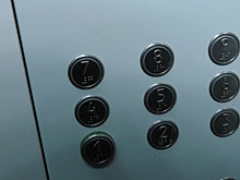 В самарском поселке Красная Глинка в домах меняют лифты