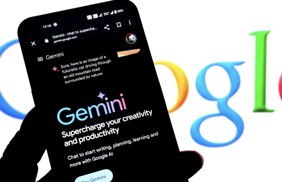 Bloomberg: Apple ведет переговоры об интеграции ИИ Gemini от Google в iPhone