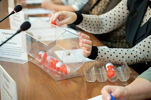 В Кирове распределили 15 квартир для детей-сирот