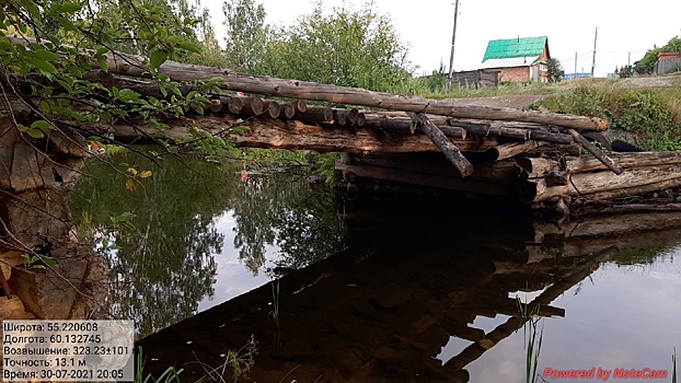 «Гражданский патруль»: аварийный мост через реку Куштумга стал причиной ее загрязнения