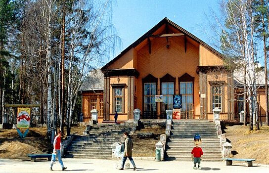 Вовка из Сороковки побывал у клуба Ленкома в Озёрске