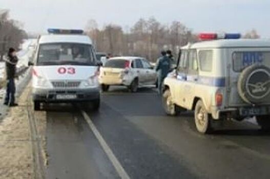 В Ульяновске столкнулись три иномарки и трактор