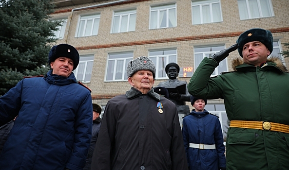 В Волгограде в честь ветерана Великой Отечественной войны прошел парад