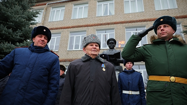 В Волгограде в честь ветерана Великой Отечественной войны прошел парад