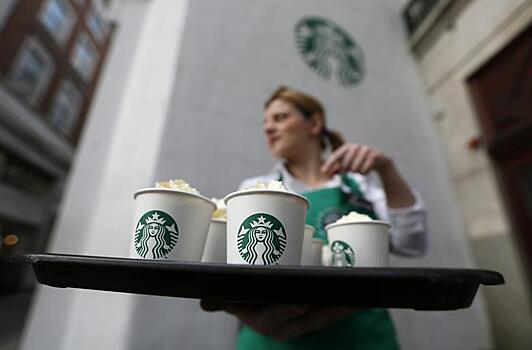 Бариста Starbucks плевал в кофе полицейским