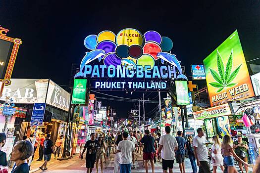 Голый турист прошелся по улицам тайского курорта