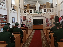 Военнослужащие ЦВО приняли участие в поэтическом вечере писателя Андрея Лоскутова в Доме офицеров