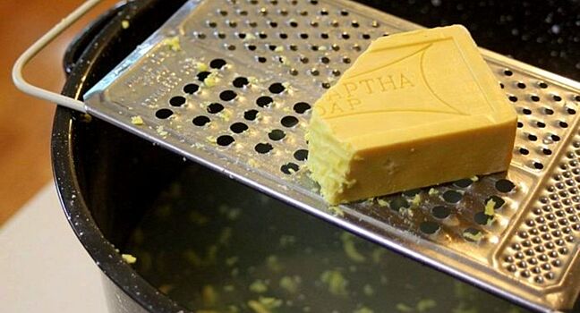 Почему машину периодически нужно мыть хозяйственным мылом?