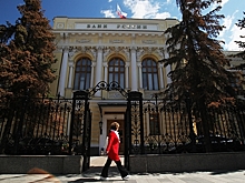 ЦБ разрешил россиянам отправлять за границу больше денег